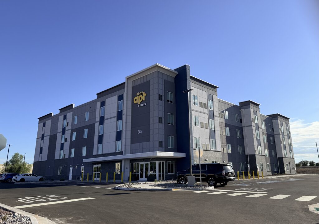 Exterior of Yuma, AZ stayAPT Suites property.